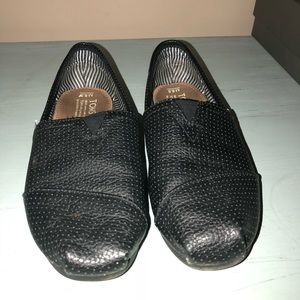 Toms Genuine leather men’s  size 8 1/2